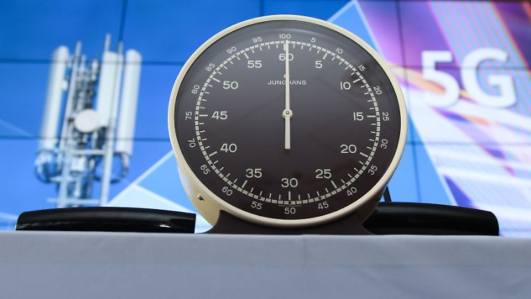 Bislang belaufen sich die Gebote für die Frequenzblöcke schon auf 5,4 Milliarden Euro. 