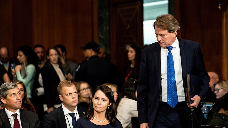 Don McGahn (rechts) wird im Mai im Kongress erwartet. 