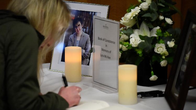 Kondolenzbuch für die ermordete Lyra McKee.