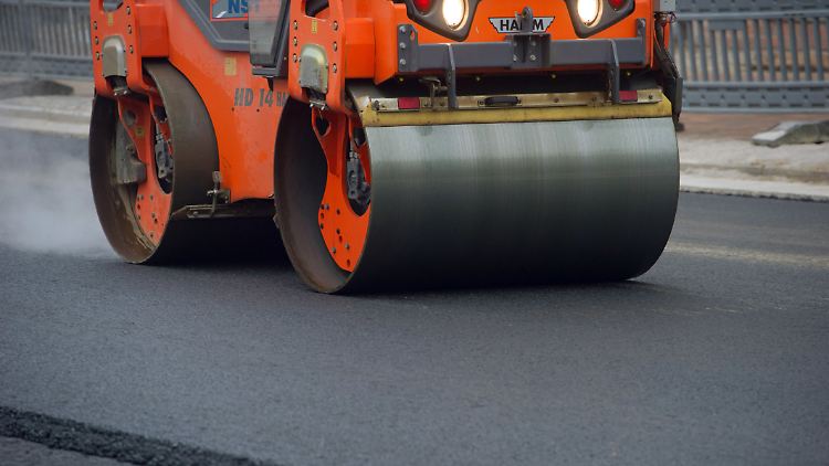 Ein neuer Belag auf der Straße? Das kann für Anwohner teuer werden. Gegen die umstrittene Gebühr regt sich Widerstand. 