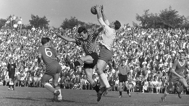 Unser Kolumnist kennt die Meistermannschaft von Westfalia Herne 1959 natürlich komplett - nicht nur Torwart Hans Tilkowski. Sie auch?