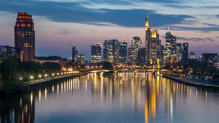 Blick auf die Bankenskyline in Frankfurt am Main.