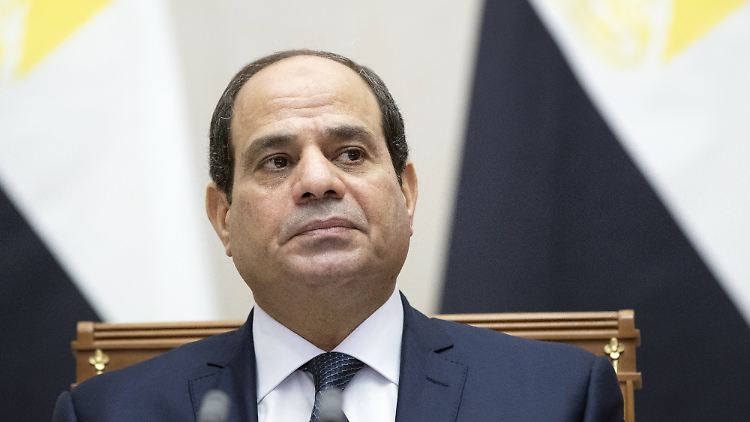 Abdel Fattah al-Sisi hatte 2013 als Armeechef die Macht in Ägypten übernommen. 2014 wurde er erstmals zum Präsidenten gewählt.