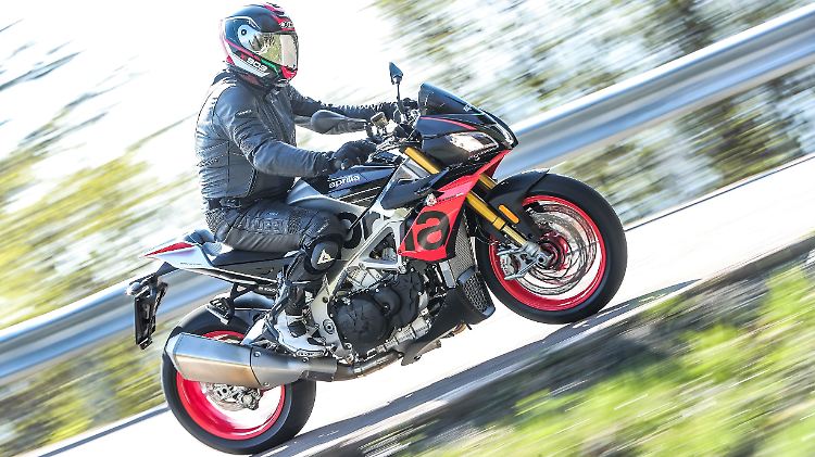 Überarbeitet wird die Aprilia Tuono V4 1100 einmal mehr zum Donnergott.