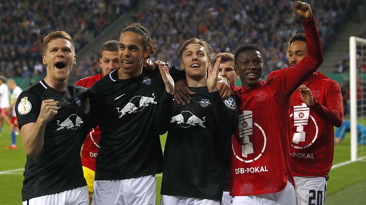 Die Rasenballsportler Halstenberg, Poulsen, Forsberg und Haidara (v.l.n.r.) stehen erstmals im DFB-Pokalfinale.