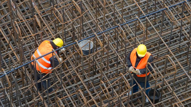 Ohne Behördenfreigabe kein Neubau: Die Zahl der erteilten Baugenehmigungen für Mehrfamilienhäuser sinkt.