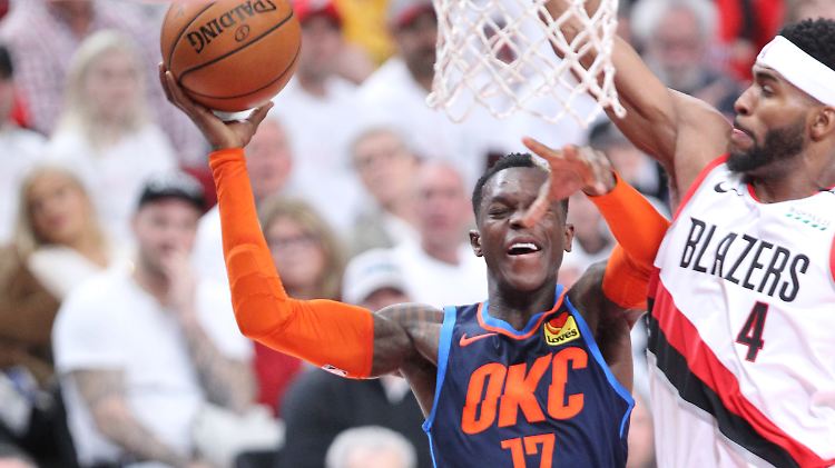 Mit dem Playoff-Aus endet für Basketball-Nationalspieler Dennis Schröder eine durchwachsene NBA-Saison.