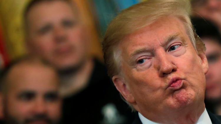 Warum verliert Trump immer mehr Follower? Der US-Präsident ist sich sicher: Twitter ist schuld.
