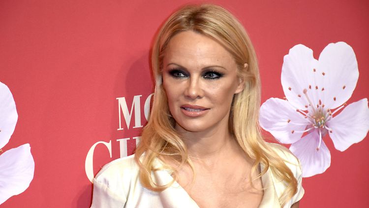 Schauspielerin Pamela Anderson setzt sich seit Jahren für Kinder ein. 
