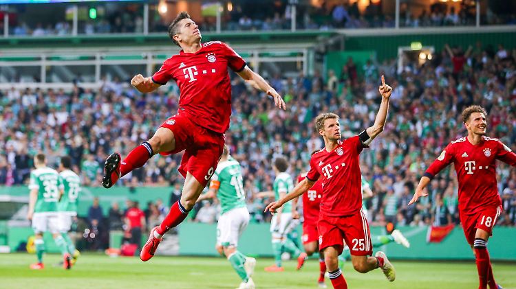 Robert Lewandowski erzielte das erste Tor des Abends und entschied dann das DFB-Pokal-Halbfinale mit dem letzten Tor des Spiels.