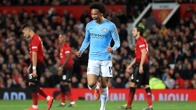 Leroy Sané kam spät ins Spiel und entschied es dann doch noch: Der deutsche Nationalspieler in Diensten von Manchester City erzielte das 2:0 gegen Manchester United.