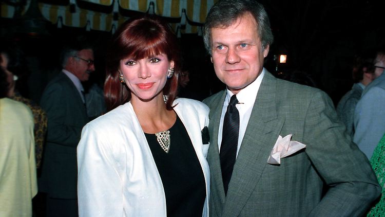 "Kollege mit schlauem Humor", schreibt die Schauspielerin Victoria Principal über Ken Kercheval. In der Serie "Dallas" spielt sie die Schwester von Cliff Barnes. 