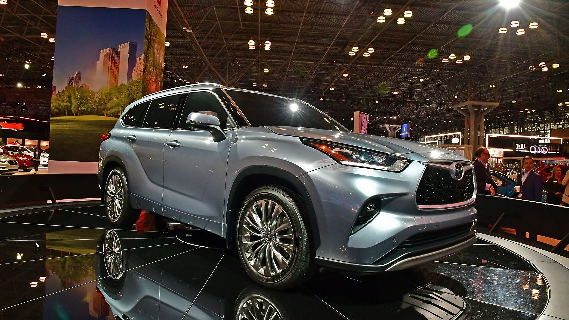 Toyota präsentiert in New York die Neuauflage des großen SUV Highlander. Und tatsächlich ist das Design gefälliger, als alles was die Japanaer bis dato im Angebot haben.