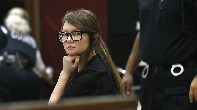 Anna Sorokin trat als Anna Delvey auf und betrog um Hunderttausende Dollar.