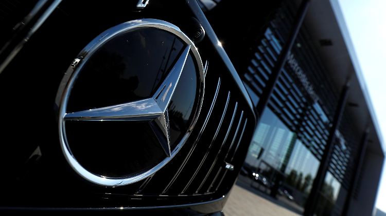 Daimler hat im ersten Quartal erneut einen geringeren Gewinn eingefahren.