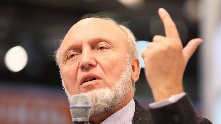 Die Klimabilanz von Elektroautos schlecht gerechnet? "Ganz im Gegenteil", verteidigt Hans-Werner Sinn seine Studie.