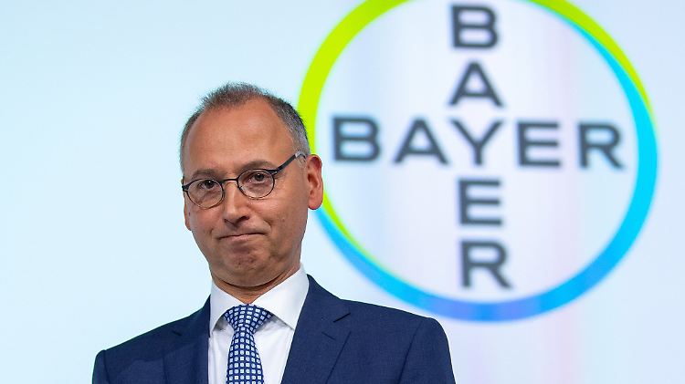 Konzernchef Baumann hat die Monsanto-Übernahme durch Bayer auf der Hauptversammlung verteidigt.