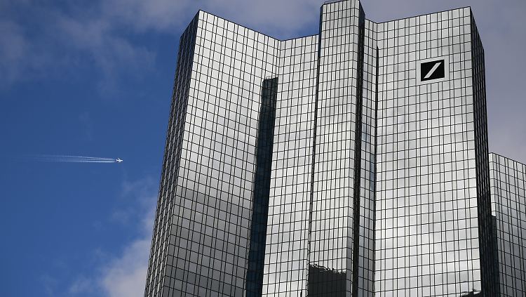Was macht die Deutsche Bank mit ihrer Fondstochter DWS?