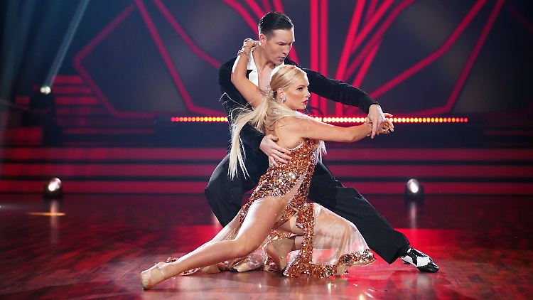 Evelyn tanzt einen famosen Tango.