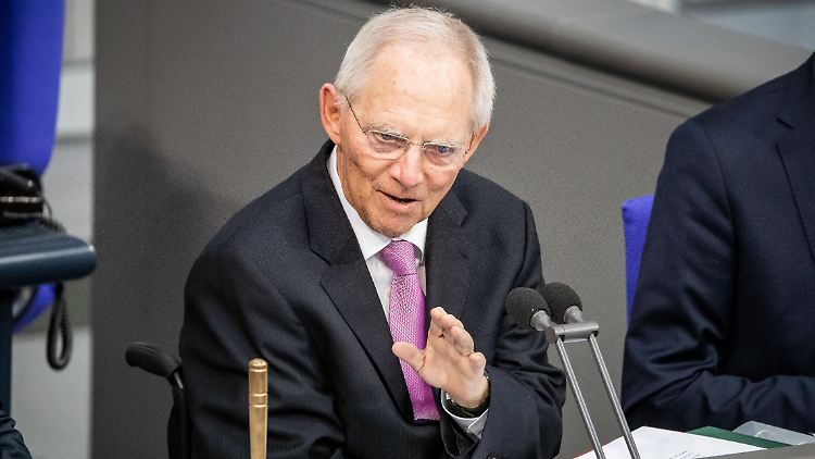 Bei der Wahl 2017 wuchs der Bundestag mit 709 Parlamentariern auf Rekordgröße an.