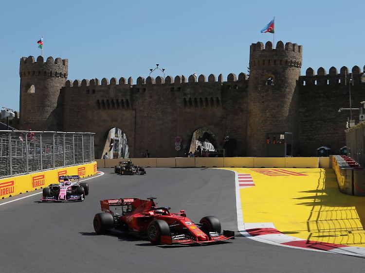Vettel bleibt hinter Leclerc zurück - mal wieder.