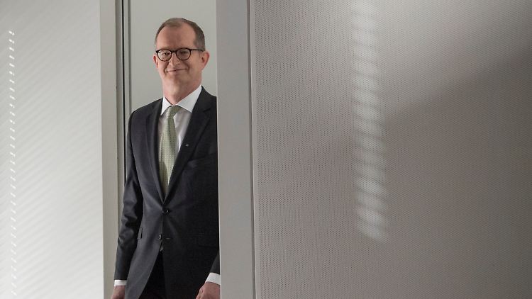 Die eine oder keine? Commerzbank-Chef Zielke hat es nach der geplatzten Fusion mit der Deutschen Bank mit der Brautsuche nicht eilig.