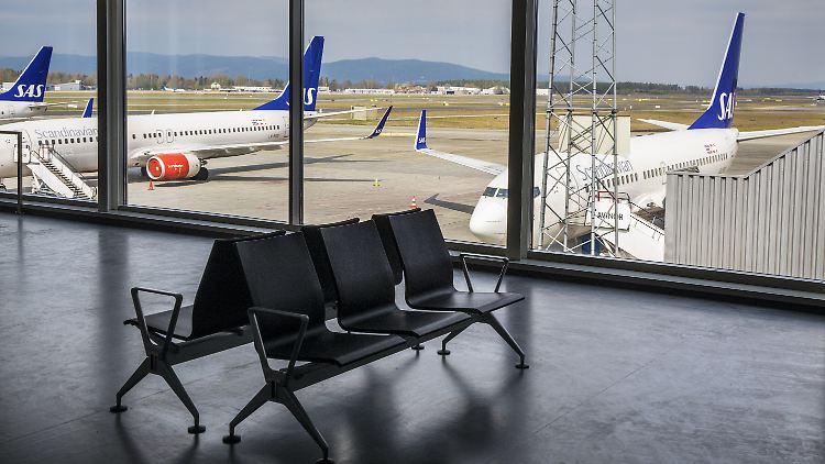 Gestrandete SAS-Flugzeuge am Flughafen in Oslo. Wegen des Pilotenstreiks hat die skandinavische Fluggesellschaft hunderte Flüge gestrichen. 