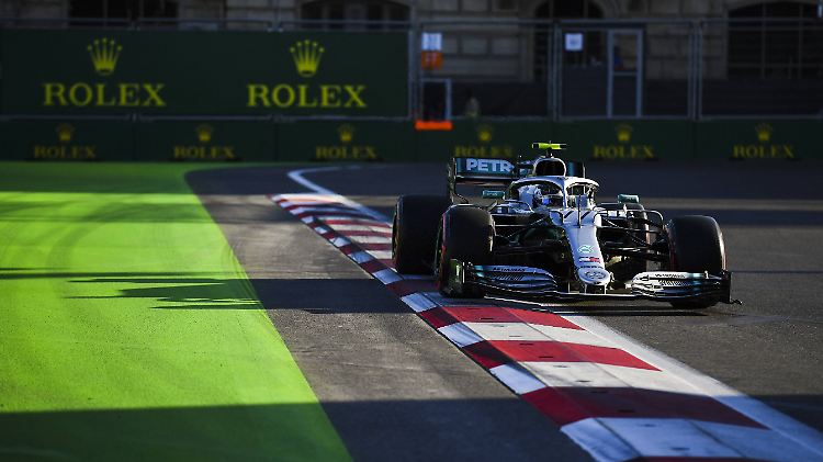 Valtteri Bottas fährt im letzten Moment ganz nach vorn.