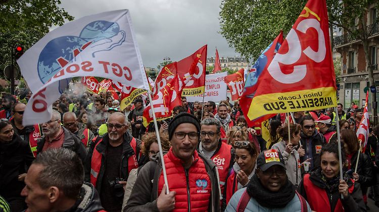 Unterstützer der Gewerkschaft CGT beim Protest in Paris
