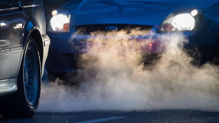 Die Industrie muss per EU-Zertifikatsystem schon heute für Treibhausgase zahlen. Ein ähnliches Verfahren soll künftig womöglich auch andere Bereiche wie den Straßenverkehr erfassen.