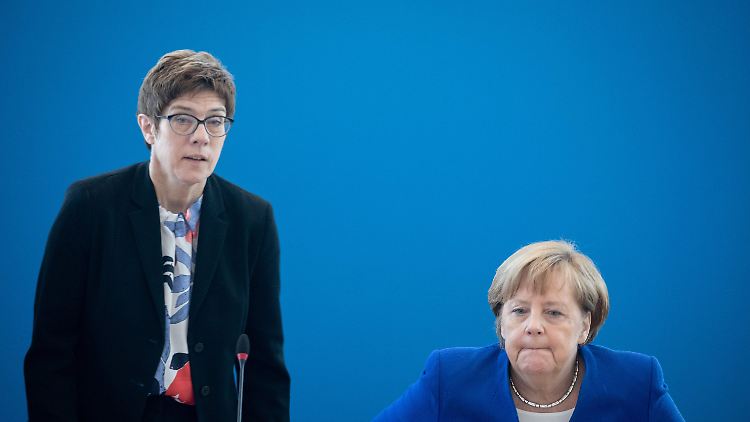 Kramp-Karrenbauer und Merkel am Montag vor der CDU-Vorstandssitzung.