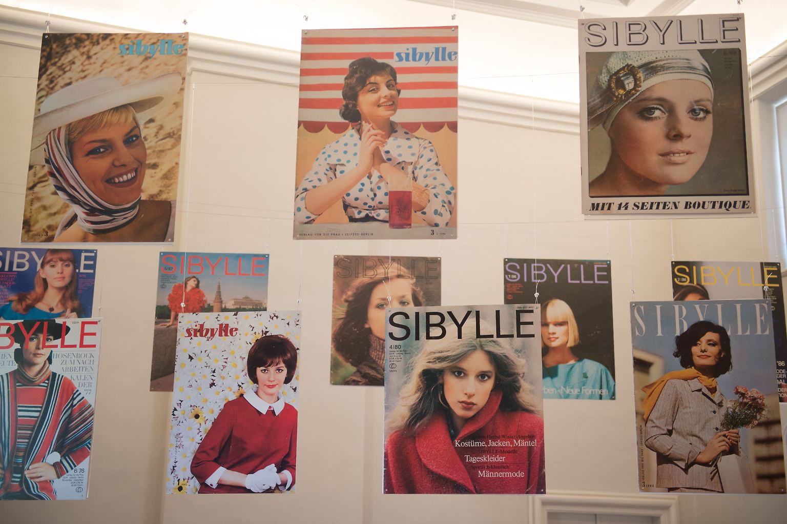 Oft wird die "Sibylle" die "Brigitte des Ostens" oder sogar "Vogue des Ostens" genannt, aber das trifft es nicht wirklich. Das Magazin ...