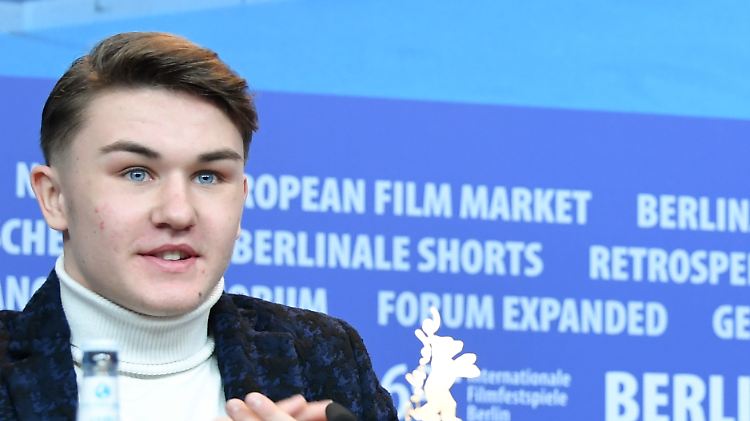 Artem Tkaschuk (l.) und Regisseur Claudio Giovannese bei der Berlinale