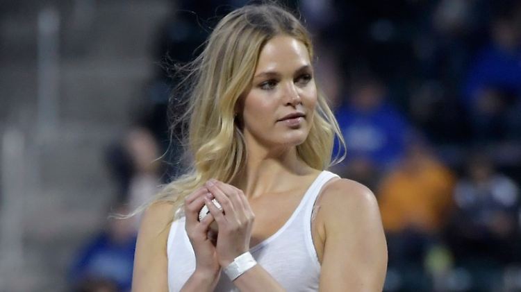 Erin Heatherton ist hochverschuldet.