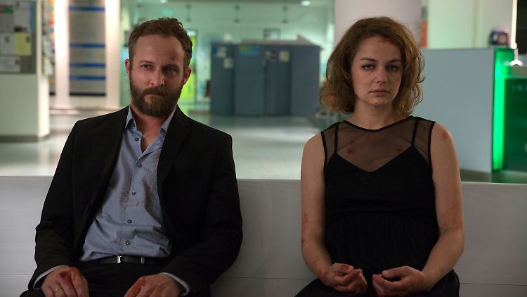 Luise Heyer und Maximilian Brückner als Liv und Malte Blendermann.