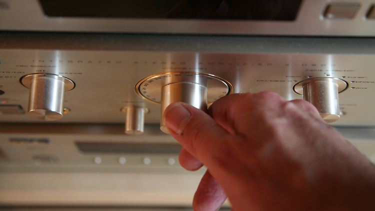 Für ein paar Euro holt man die gute alte Stereoanlage ins Streaming-Zeitalter.