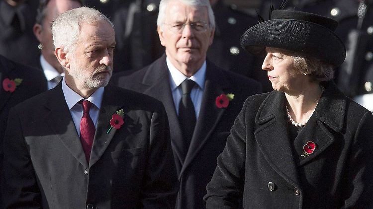 Labour-Chef Jeremy Corbyn (l.) und Theresa May waren bei Brexit-Fragen oft anderer Meinung.