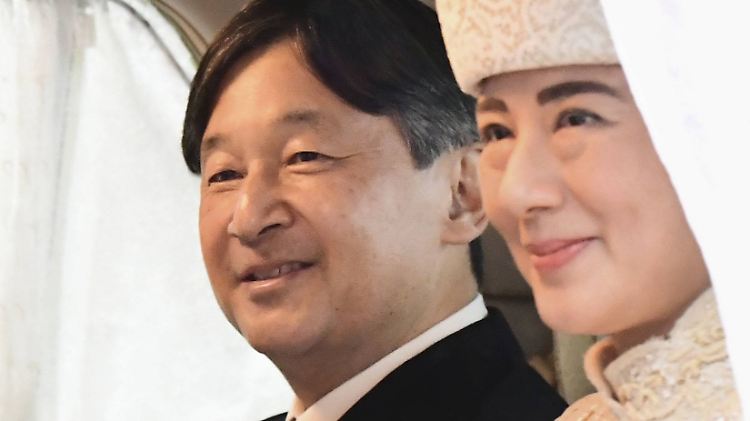 Naruhito ist seit Mitternacht auch offiziell Kaiser - hier mit seiner Frau Masako.