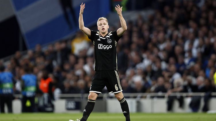 Van de Beek jubelt. Der Niederländer erzielte den Treffer des Abends.