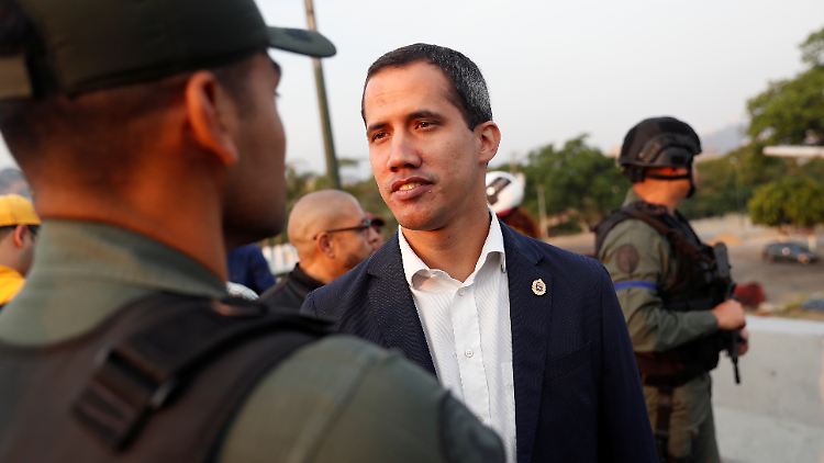 Juan Guaidó sieht sich im Aufwind. Er sucht in der seit Monaten andauernden Auseinandersetzung mit Präsident Maduro offenbar die Entscheidung.