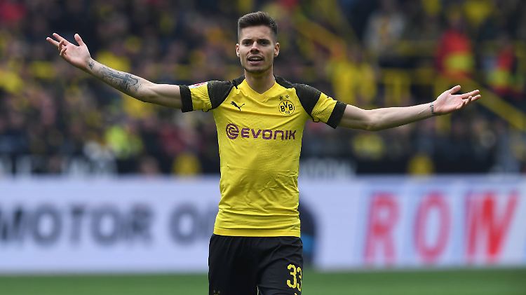 Das Handspiel von Dortmunds Julian Weigl im Derby gegen Schalke hat für hitzige Diskussion gesorgt.
