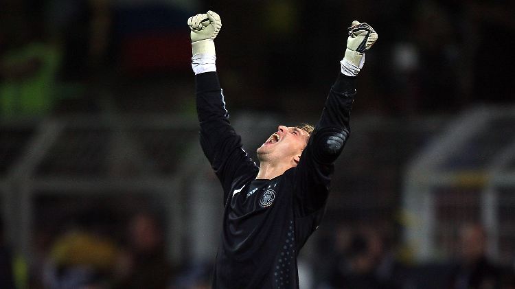 René Adler nach seinem vielleicht stärksten Spiel im DFB-Dress: 2010 gewann die deutsche Nationalmannschaft das vorentscheidende Qualifikations-Spiel zur WM 2010 in Russland mit 1:0.