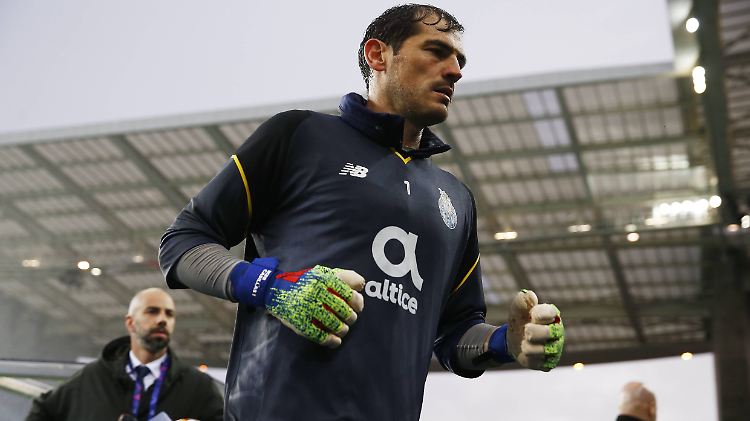 Iker Casillas meldete vom Krankenbett, dass nach seinem Herzinfarkt inzwischen "alles unter Kontrolle" sei. Seine sportliche Zukunft hingegen ist nach dem Schock ungewiss.