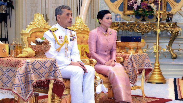 Drei Tage vor der eigenen Krönung erhob König Maha Vajiralongkorn seine Ehefrau Suthida zur Monarchin.