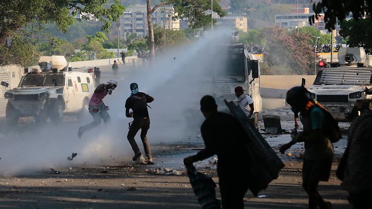 Gewalttätige Zusammenstöße: In Venezuela stehen sich Opposition und Maduro-Anhänger unversöhnlich gegenüber.