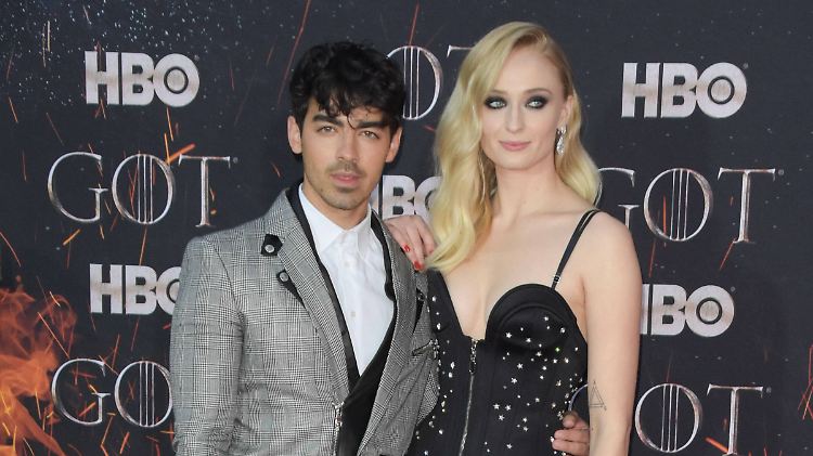 Was war da denn los? Joe Jonas und Sophie Turner konnten es offenbar nicht länger abwarten. 
