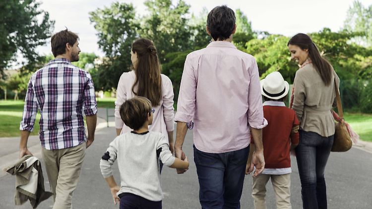 Mit der Entscheidung wird eine feste Partnerschaft der Ehe  gleichgestellt.