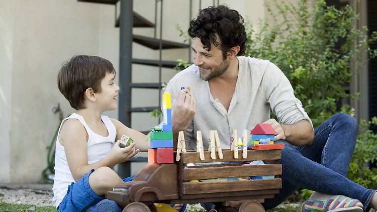Väter heute legen Wert auf viel Zeit mit ihren Kindern.