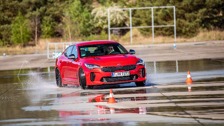 Mit neuem mechanischen Sperrdifferenzial lässt sich mit dem Kia Stinger hervorragend driften.