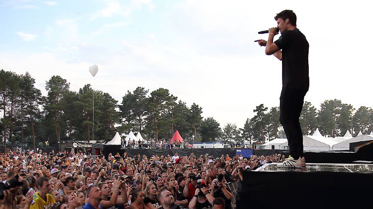Die Fans - und die Welt - liegen ihm zu Füßen.